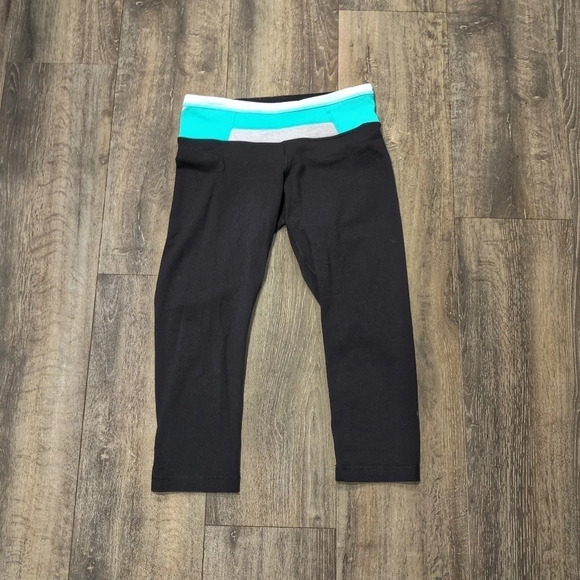 Lululemon Wunder Under Crop in Black/Teal Quilt - Picture 1 of 6